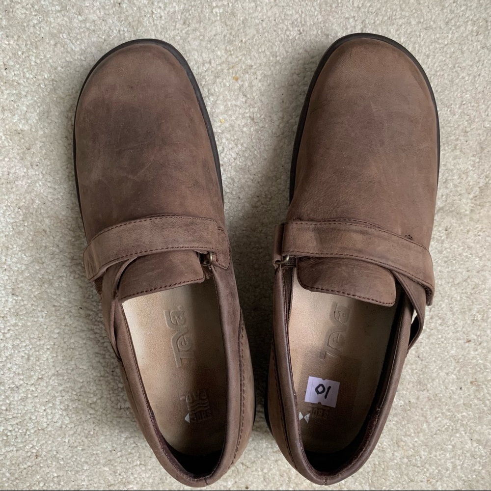 TEVA Vermont Leather strap comfort walking shoes